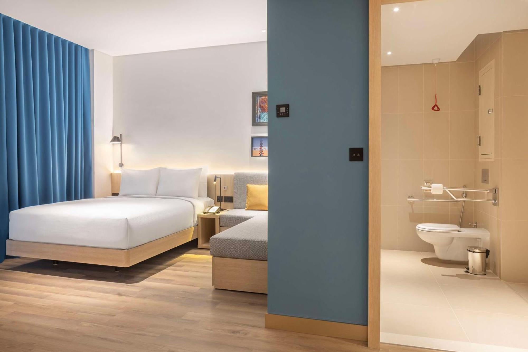Hampton By Hilton Kuwait Salmiya Hotell Kuwait City Exteriör bild