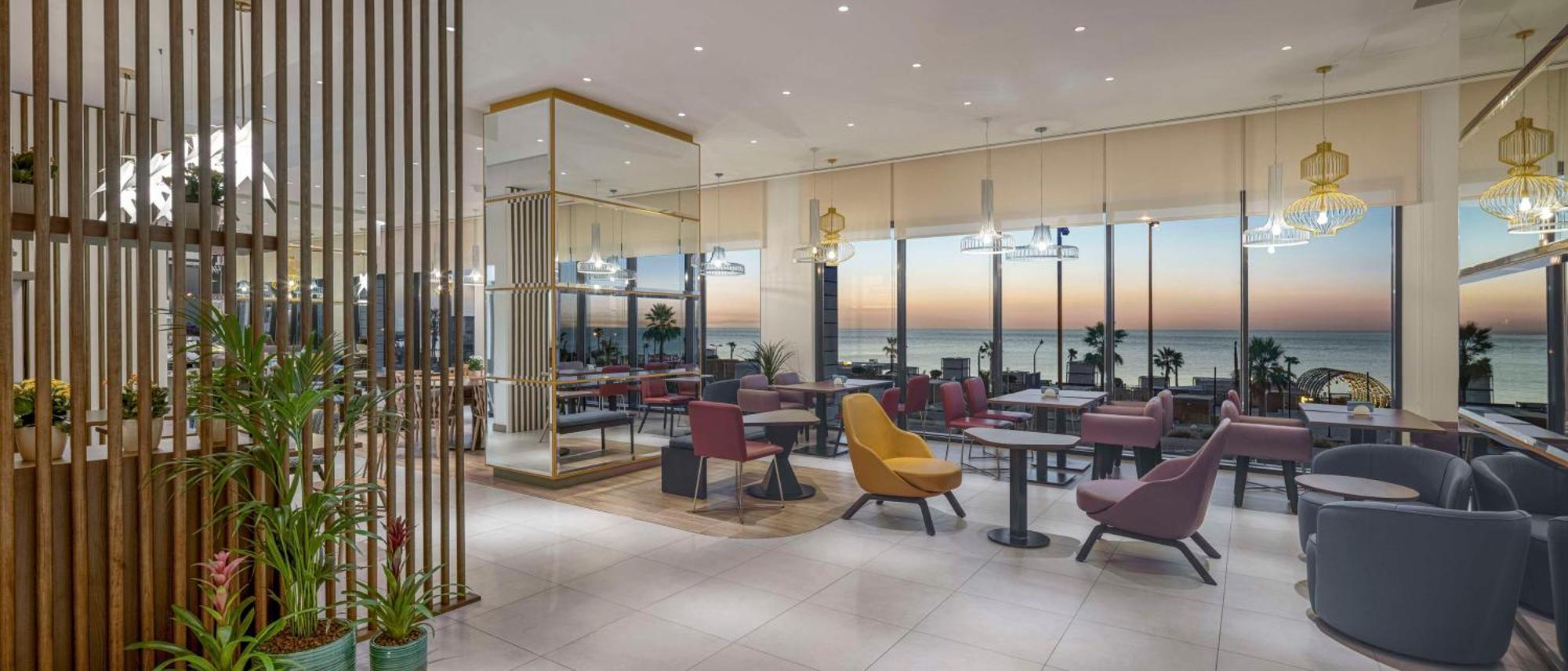 Hampton By Hilton Kuwait Salmiya Hotell Kuwait City Exteriör bild